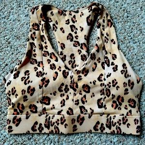 Fabletics On-the-Go Medium Impact Sports Bra in Desert Leopard- size M
